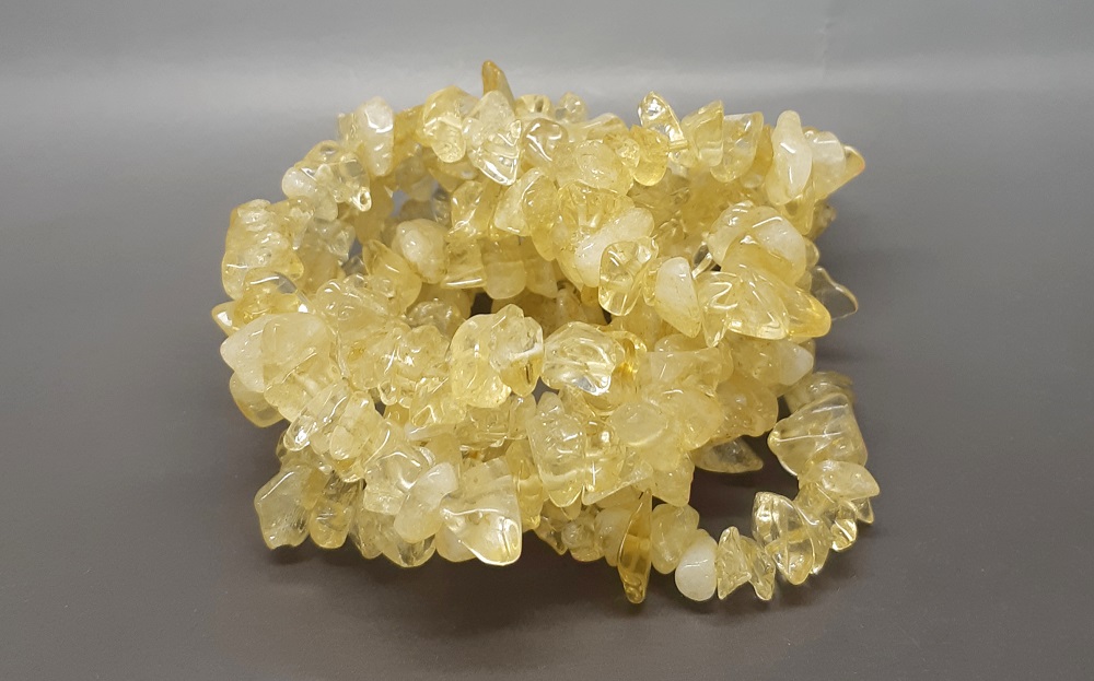 pierre de naissance de novembre - la citrine
ici chips de citrine